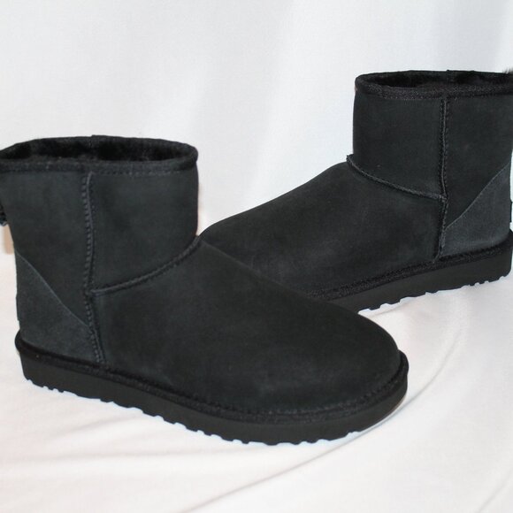 NIB UGG WOMEN'S SUEDE SHEARLING LINED‎ BOOT BLACK - Picture 1 of 6